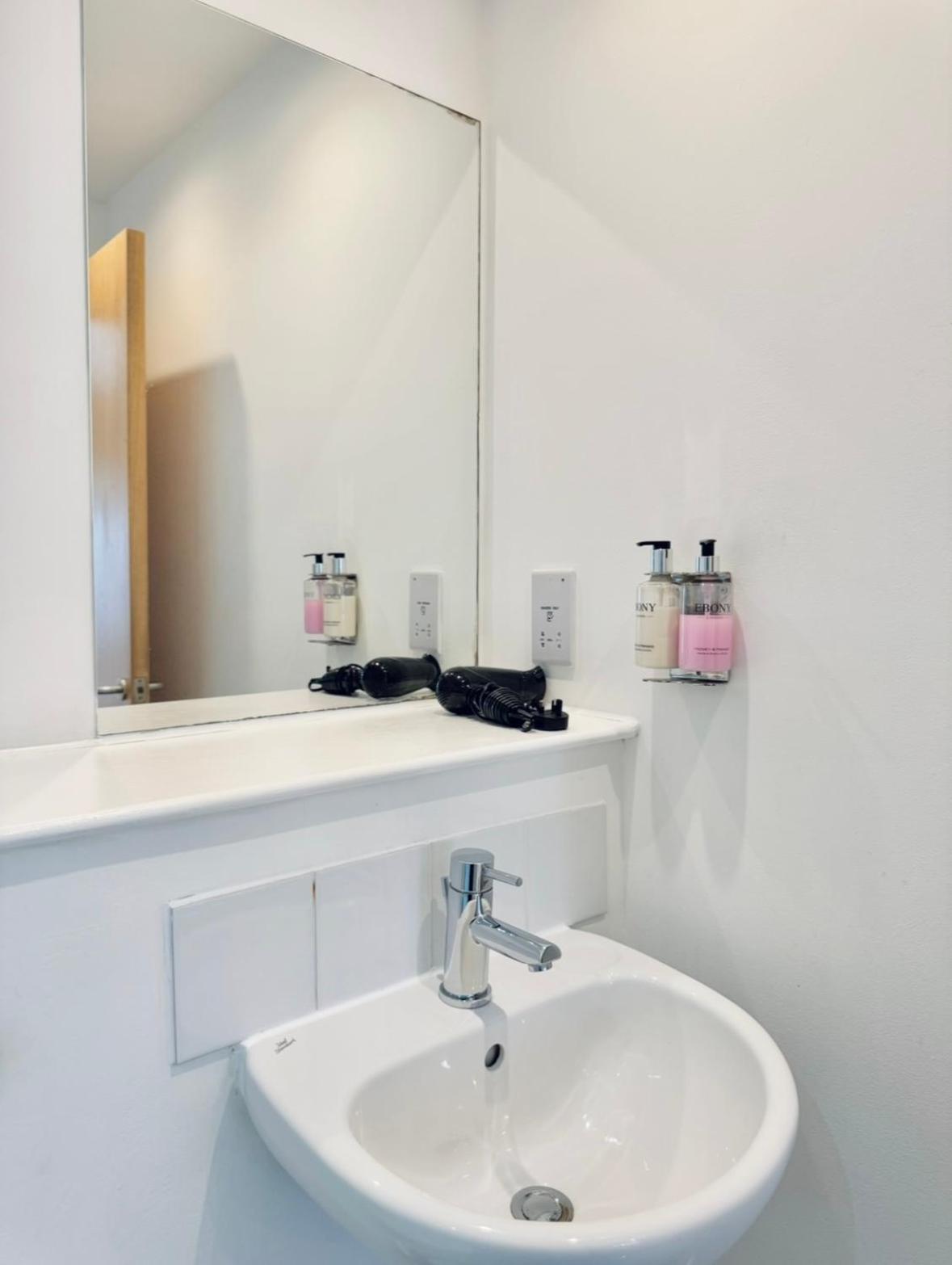 Modern Two Bedroom Apartments EDI Exterior photo