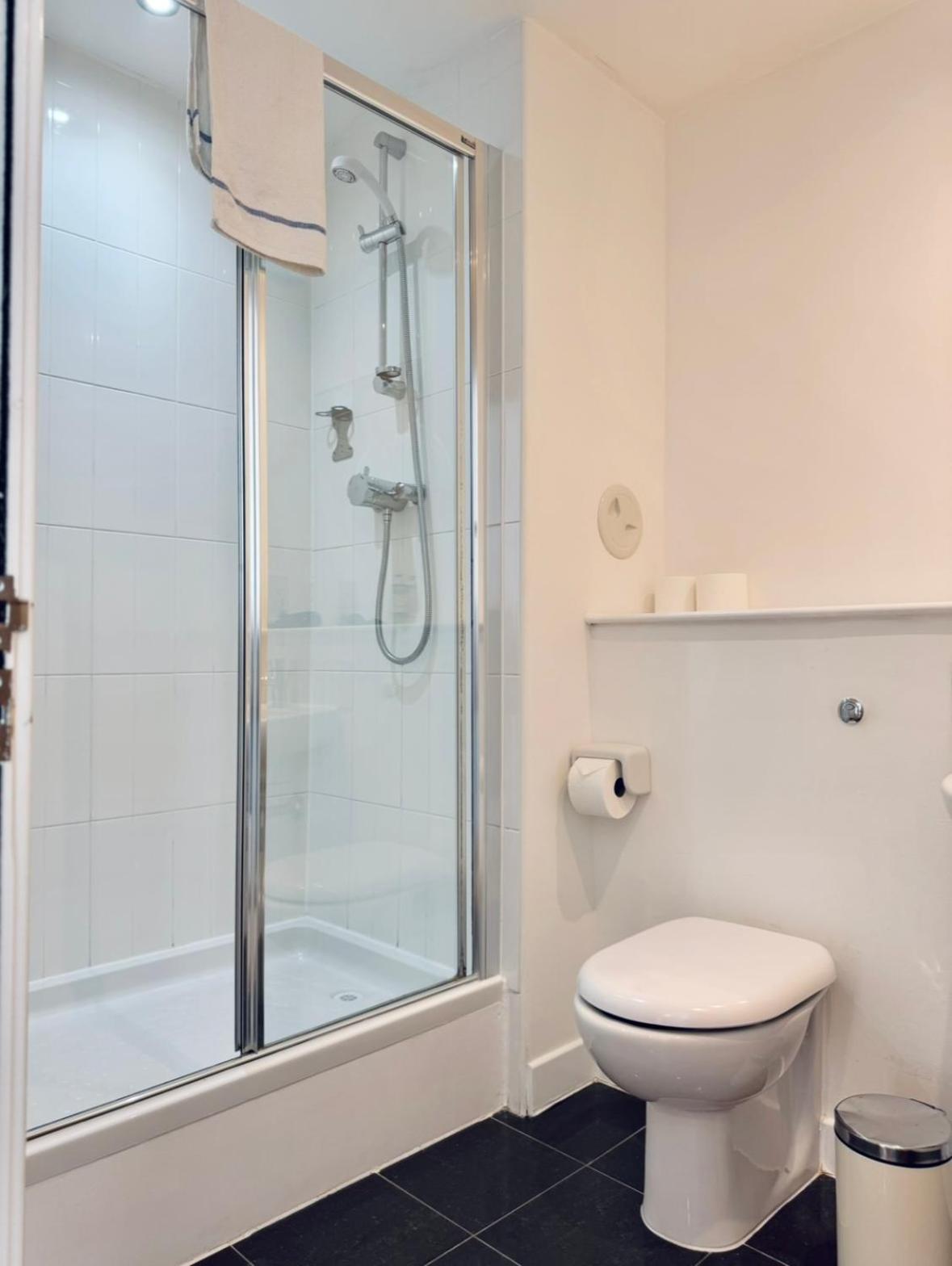 Modern Two Bedroom Apartments EDI Exterior photo